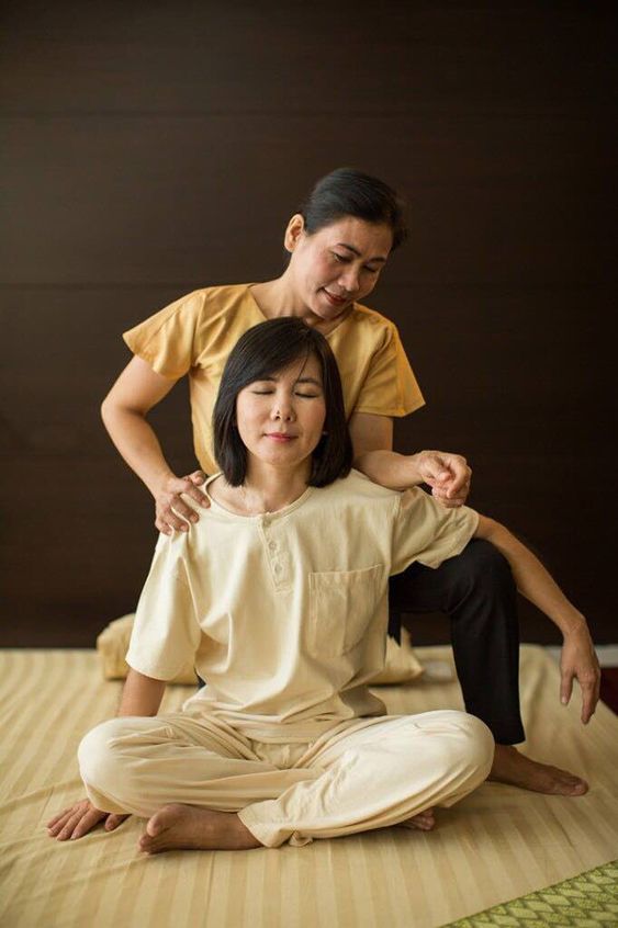 Massage Thái là gì? Và những lợi ích sức khỏe mà bạn nên biết