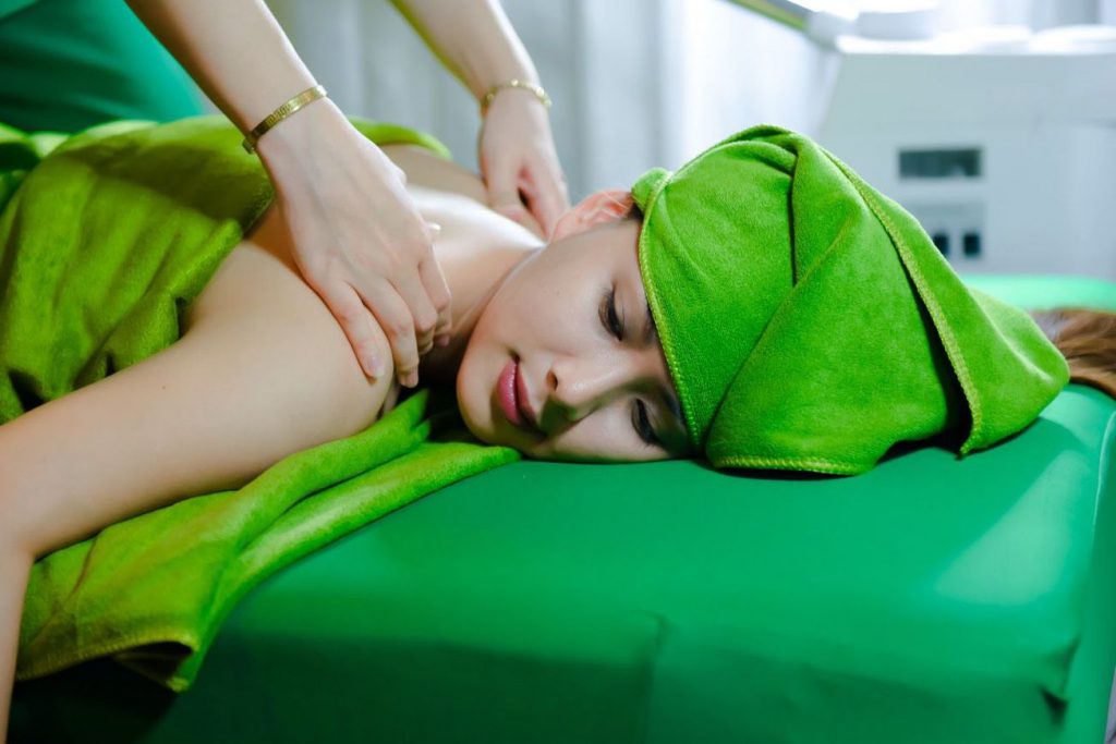 Tút da tỏa nắng tại top 5 spa chăm sóc da tốt nhất TPHCM