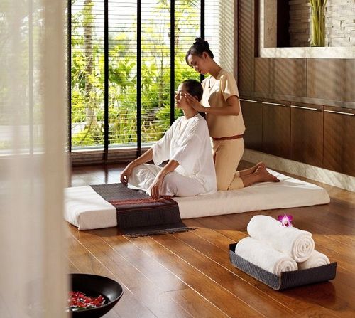 Massage Thái là gì? Và những lợi ích sức khỏe mà bạn nên biết