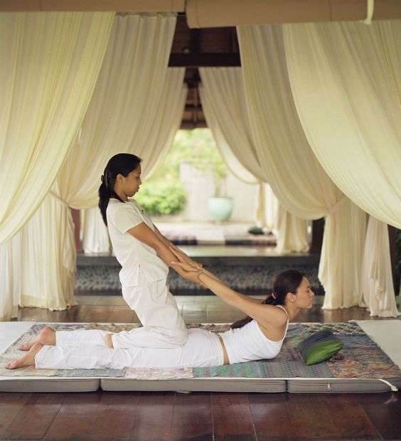 Massage Thái là gì? Và những lợi ích sức khỏe mà bạn nên biết