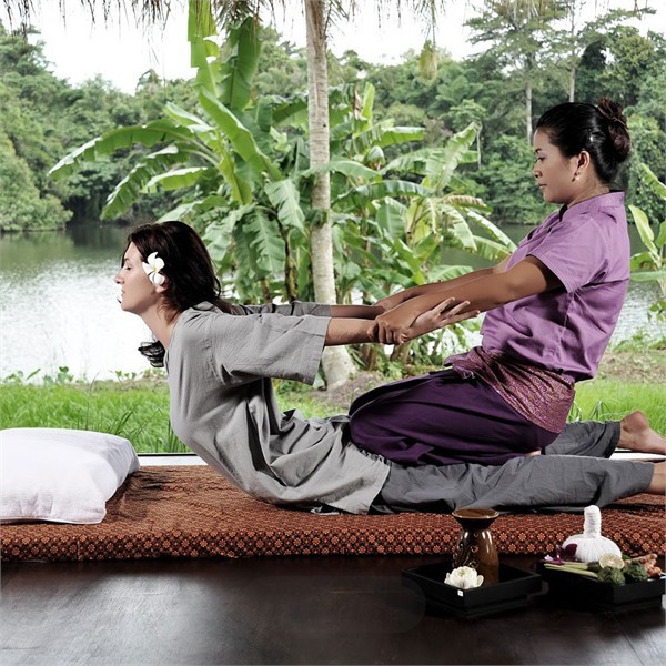 Massage Thái là gì? Và những lợi ích sức khỏe mà bạn nên biết