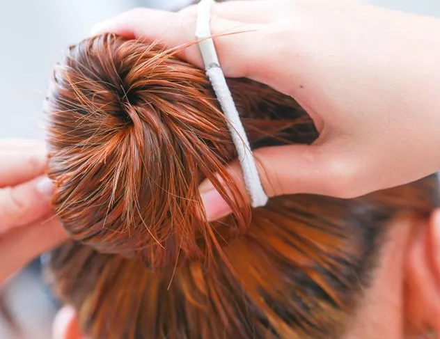 TIP 10 Cách uốn tóc tại nhà để có mái tóc đẹp chuẩn Salon