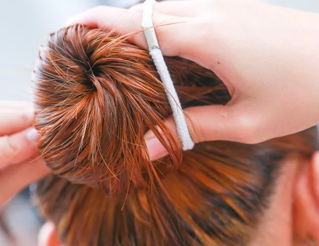 7 Cách Chăm Sóc Tóc Xoăn Tự Nhiên Đơn Giản Như Salon